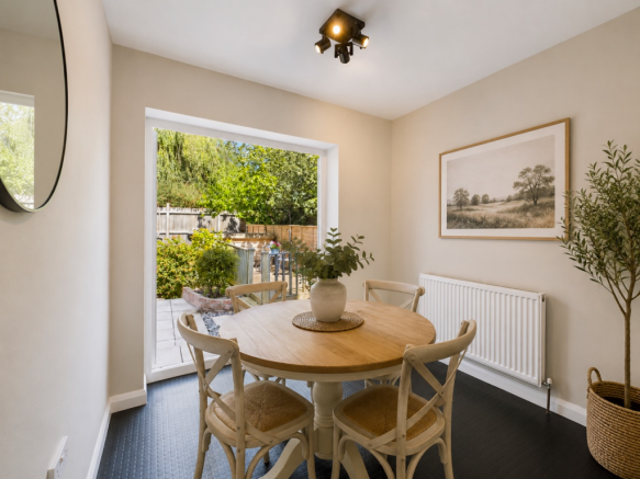 3 bed Terraced for sale Image 4