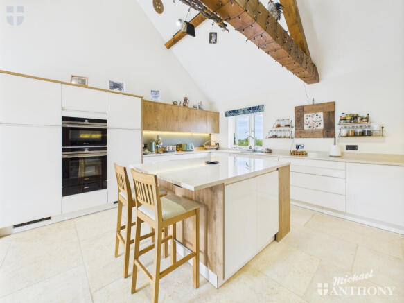 CAM03852G0-PR0394-STILL025