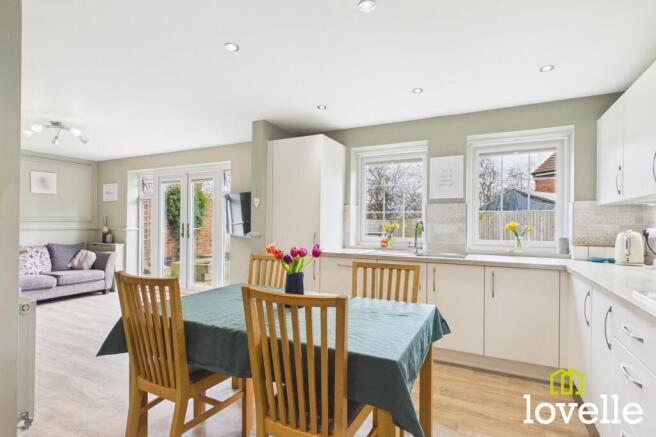 4 bed Detached for sale Image 5