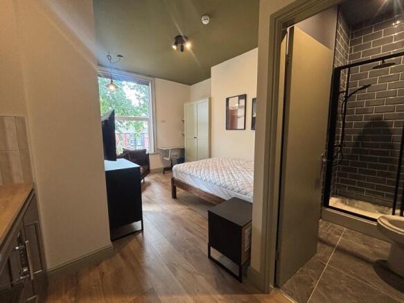 10 bed Terraced to rent Image 9