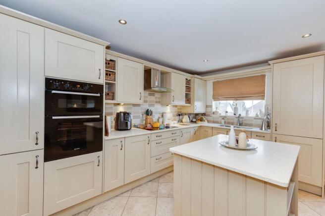 KITCHEN,DINER AND LOUNGE