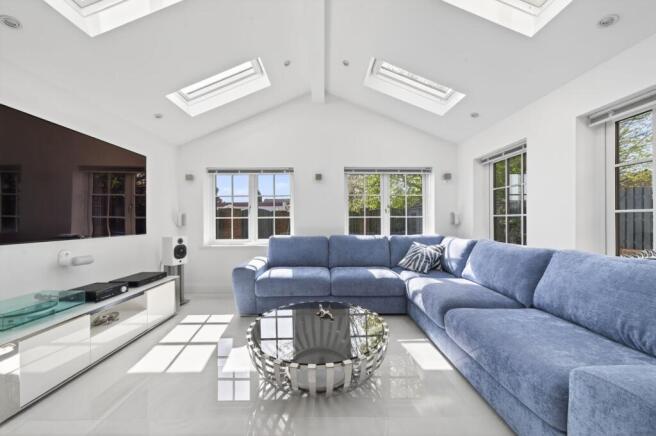 4 bed Detached for sale Image 9