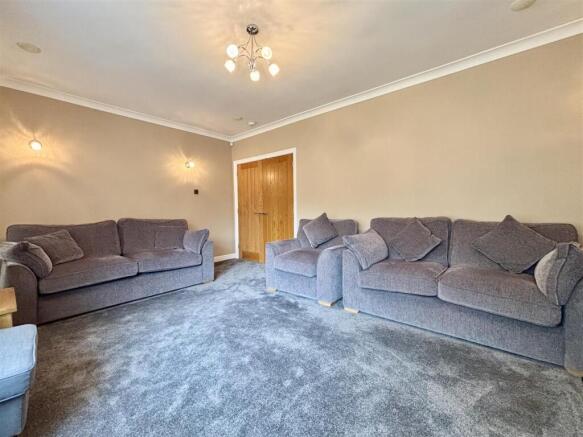 4 bed Detached Bungalow for sale Image 8