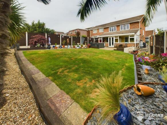 Rear Garden (3).jpg