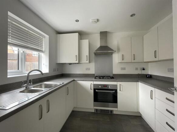 Kitchen (2).JPG