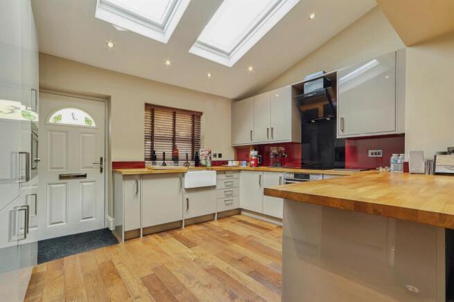 2 bed Terraced for sale Image 4