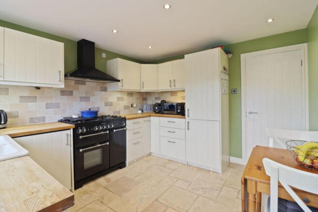 4 bed Detached for sale Image 6