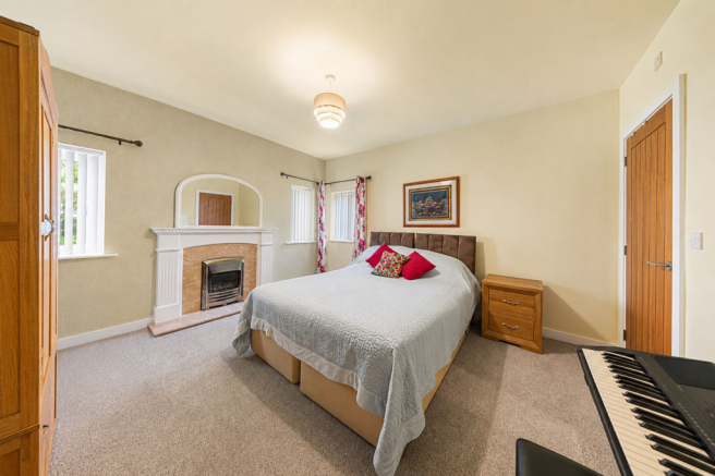3 bed Detached Bungalow for sale Image 4