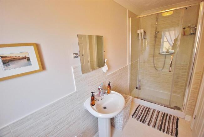 EN SUITE: