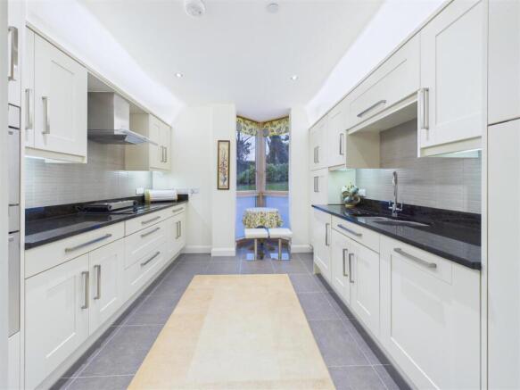 2 bed Flat for sale Image 7