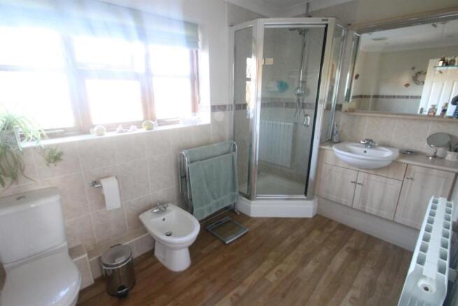 Large bathroom en-su