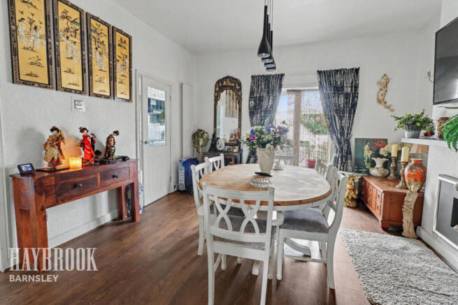 3 bed Semi-Detached for sale Image 6