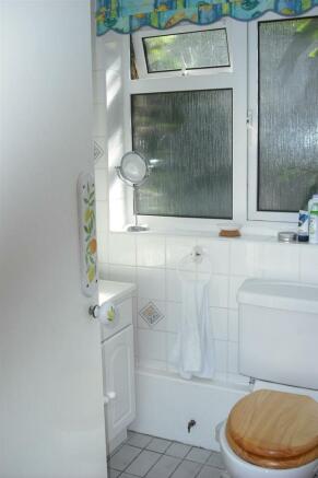 2 Kings Head Lane - Bathroom.jpg