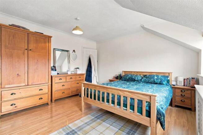 4 bed Detached for sale Image 11
