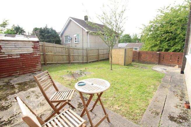 ENCLOSED REAR GARDEN