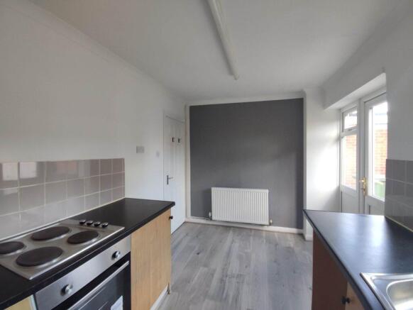 2 bed Detached to rent Image 5