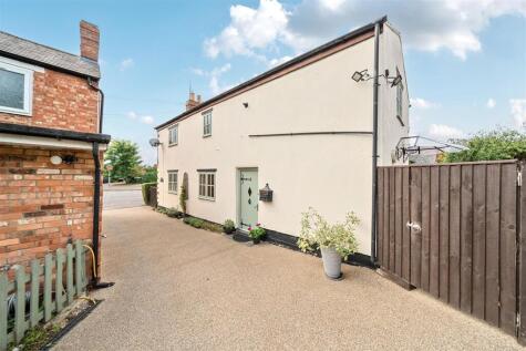 Brackley Road, Towcester, NN12