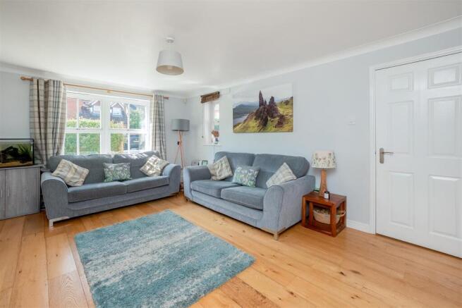16 Hawthorn Way 2440-4.jpg