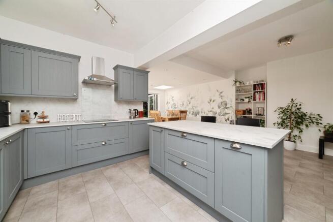 3 bed Semi-Detached for sale Image 5