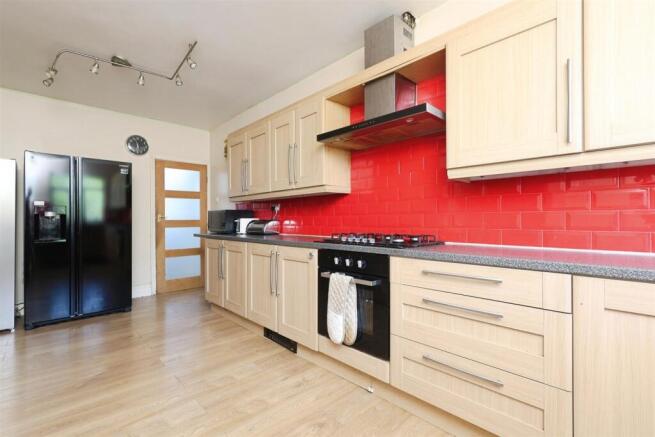 5 bed House for sale Image 8