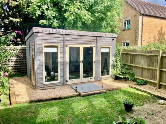 33a High St, Silverstone