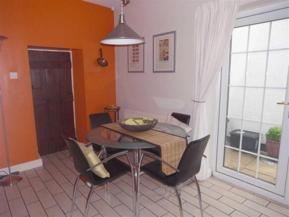 BREAKFAST ROOM