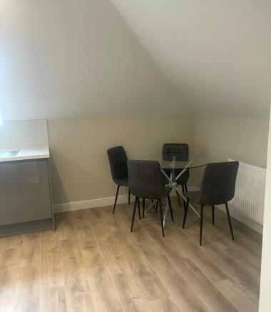 2 bed Apartment to rent Image 4
