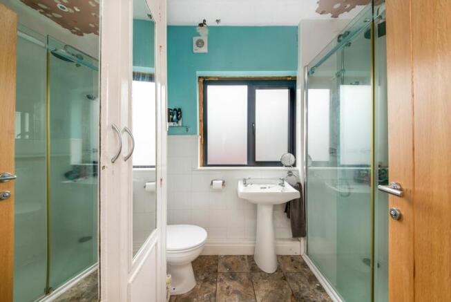 HOUSE SHOWER ROOM