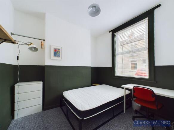 3 bed Town House to rent Image 4