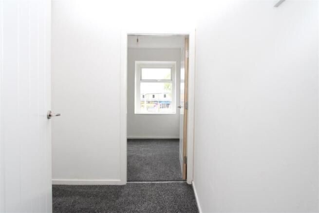 2 bed Apartment to rent Image 5