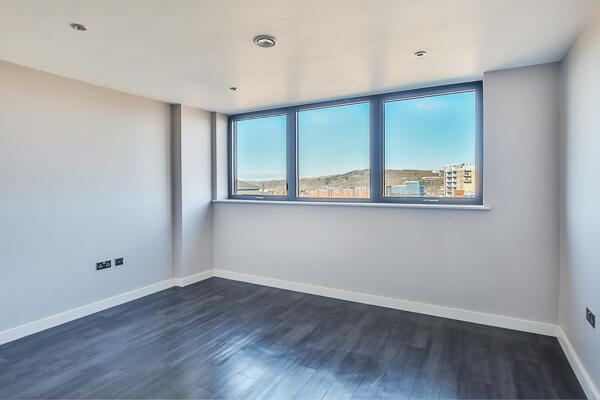 2 bed Apartment to rent Image 9