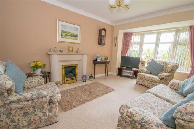 LOUNGE/DINING ROOM
