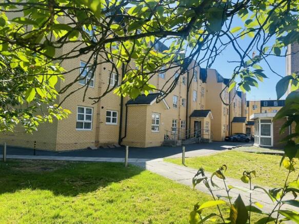 2 bed Apartment to rent Image 5