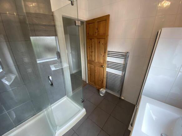 Family Shower Room/WC