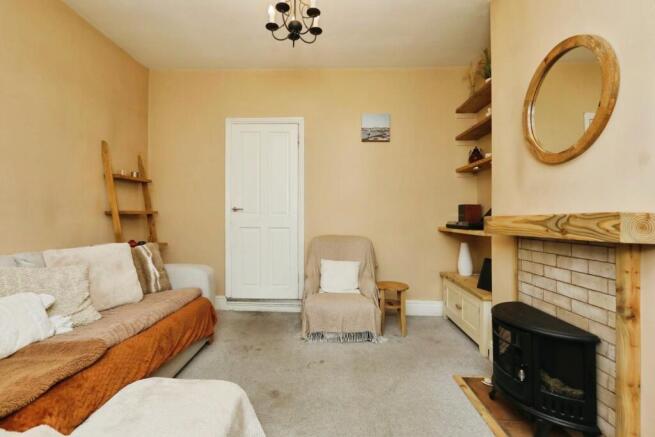 2 bed Terraced to rent Image 4