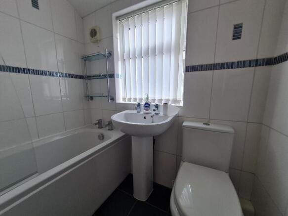 2 bed Terraced to rent Image 8