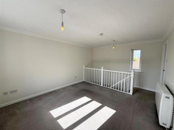 Livingroom 2.jpg