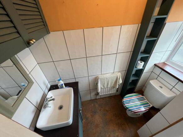 DOWNSTAIRS CLOAKROOM