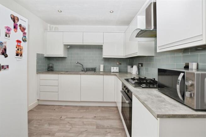 3 bed Terraced for sale Image 6