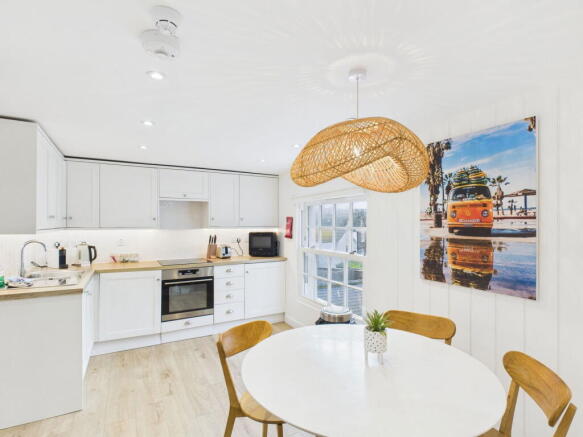 5 bed Block of Apartments for sale Image 4