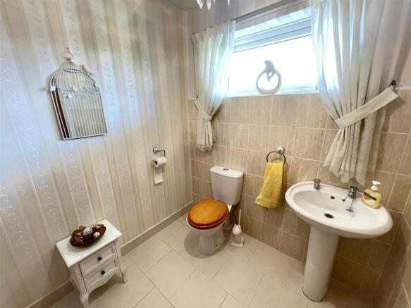 Cloakroom / WC