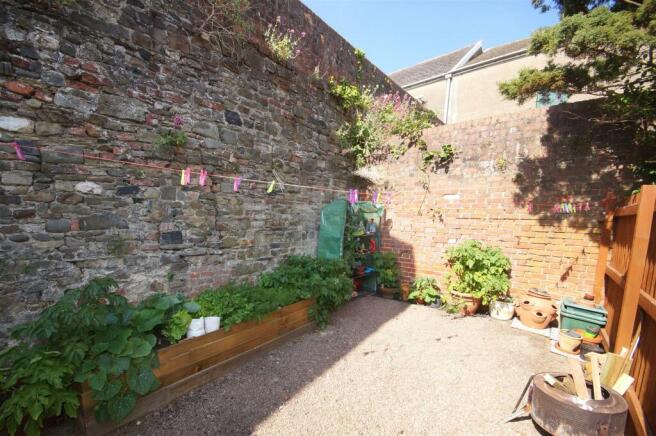 USE Courtyard2.JPG