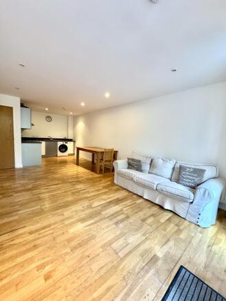 1 bed flat to rent High Road, Wood Green N22