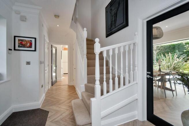 5 bed Detached for sale Image 11