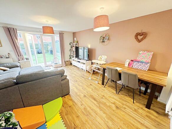 Lounge/ Dining Room