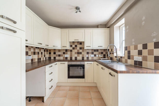 4 bed Semi-Detached for sale Image 4