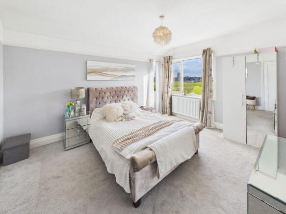 4 bed Semi-Detached for sale Image 10