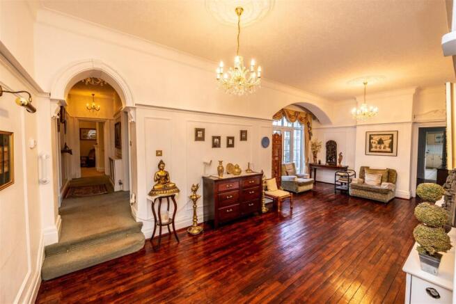 4 bed House for sale Image 4