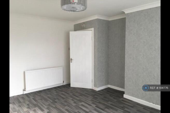 Bright Spacious Lounge