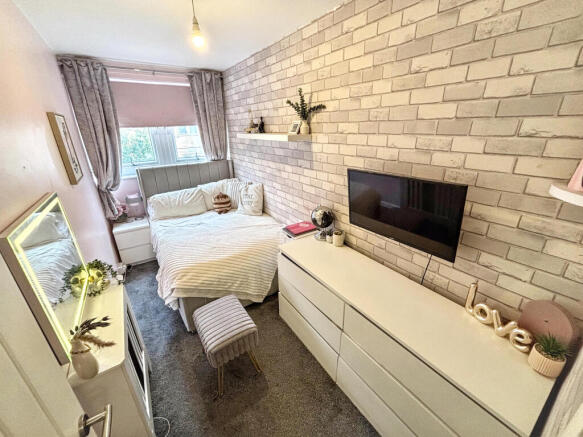 3 bed Apartment to rent Image 5